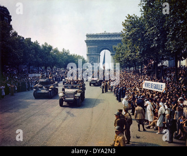 WW II historical war world war second world war Paris French patriot Champs Elysees tank allies Allied Forces August 1944 li Stock Photo