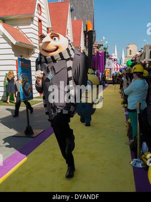 Los Angeles, California, USA. 11th Apr, 2014. Gru and his Minion attends the premiere of new 3D ultra HD digital animation adventure 'Despicable Me Minion Mayhem' at Universal Studios Hollywood in Universal City, Los Angeles, California, on April 11, 2014. Credit:  Yang Lei/Xinhua/Alamy Live News