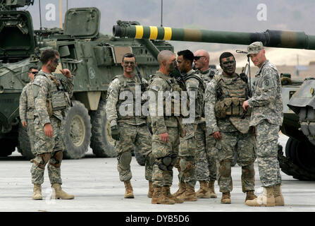 Pocheon, South Korea. 11th Apr, 2014. U.S. Soldiers 25th Infantry Division participate in United States and South Korean Joint live fire Exercise at Rodriguez Range in Pocheon. Credit:  Dong-Min Jang/ZUMA Wire/ZUMAPRESS.com/Alamy Live News Stock Photo
