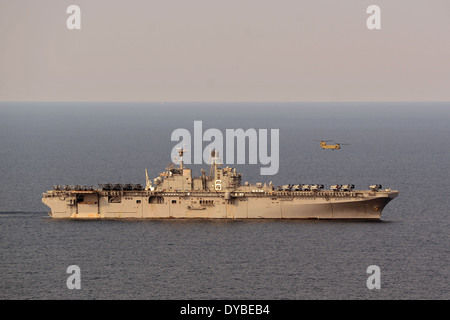 A CH-47F Chinook tandem rotor heavy-lift helicopter takes off from the flight deck of the amphibious assault ship USS Bonhomme Richard during operations April 11, 2014 in the East China Sea. Stock Photo