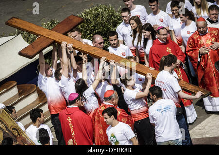 Rome, Italy. 13th Apr, 2014.  Polish faithful hold a wooden cross as a symbol of the next World Youth Day as Pope Francis leads the open-air Palm Sunday mass on St. Peter's Square at the Vatican. Thousands of faithful, tourists and pilgrims have joined Pope Francis in a solemn Palm Sunday mass in St. Peter's Square in Vatican. Credit:  Giuseppe Ciccia/NurPhoto/ZUMAPRESS.com/Alamy Live News Stock Photo