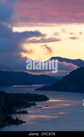 Sunset At Columbia River Gorge Oregon Stock Photo - Download Image Now - Columbia  River Gorge, Oregon - US State, Columbia River - iStock