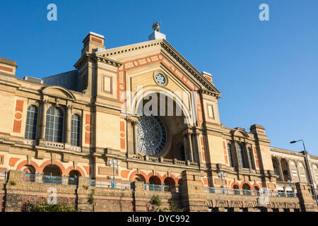 Alexandra Palace, London UK. 14th April, 2014. Daybreak sees Alexandra Palace basking in warm dawn light and a beautiful cloudless sky as London wakes up to a fine spring day. Credit:  Patricia Phillips/Alamy Live News Stock Photo