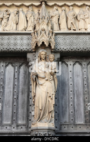 Statue of Virgin Mary with Jesus child on the facade of Westminster Abbey in London, UK Stock Photo
