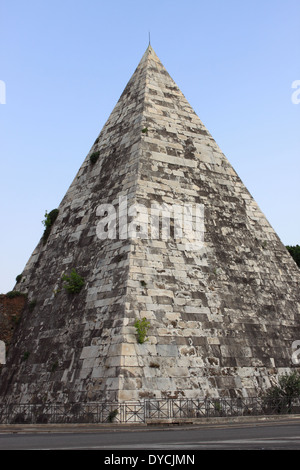 Landscape view of the Cestia Pyramid in Rome, Italy Stock Photo