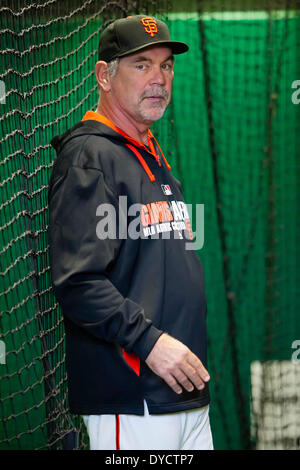 Bruce Bochy & wife celebrating World Series win @ 49ers game 11-2-14