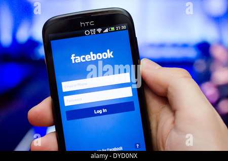 Hands holding mobile phone with facebook screen or logo Stock Photo - Alamy