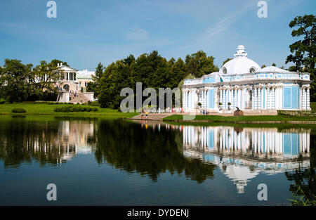 Cameron Gallery and Grotto Pavilion reflected in the Great Pond at Catherine Park. Stock Photo