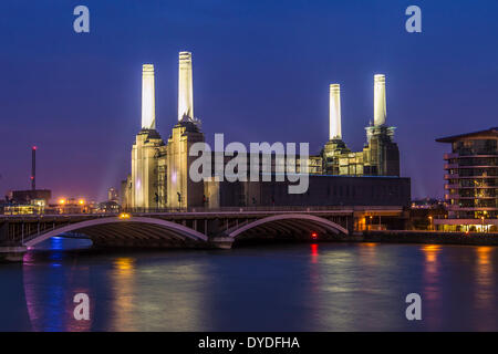 A view of Battersea power station from Chelsea bridge. Stock Photo