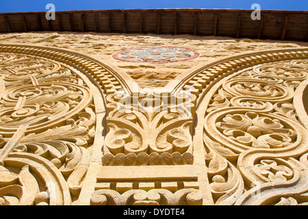 Closeup of pattern in the facade of a sandstone wall in Stanford University's main Quad Stock Photo