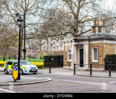 Police station and police car - St.James's Park, London, UK Stock Photo