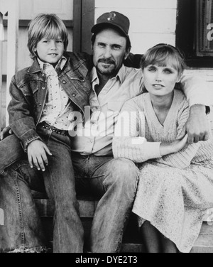 Tess Harper, Robert Duvall and Allan Hubbard, on-set of the Film, 'Tender Mercies', 1983 Stock Photo