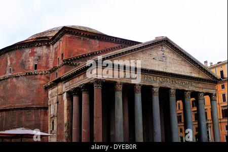 Scenes from the Pantheon (Rome). An ancient Roman temple dedicated to the gods of Olympus. It was rebuilt by Emperor Hadrian between 118 and 128 AD after being fire damage. The Pantheon was converted into a basilica at the start of the seventh century. Rome. Italy 2013 Stock Photo