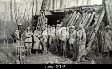World War I - French troops group at Plessis-de-Roye before a briefing for battle 1918 Stock Photo
