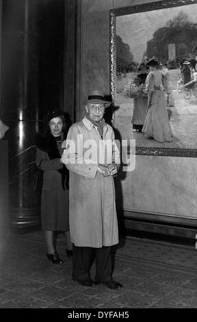 Director Ludwig Justi attends the partial reopening of the Alte Nationalgalerie after being rebuilt after it was destroyed in World War II in Berlin, Germany, 1949. Photo: zbarchiv - NO WIRE SERVICE Stock Photo