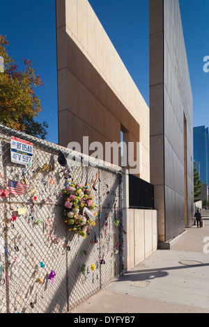 USA, Oklahoma, Oklahoma City, Oklahoma City National Memorial, people's memorial wall and West Entrance Stock Photo