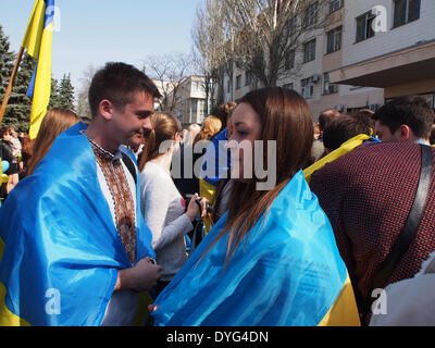 Luhansk, Ukraine. 17th April, 2014. youth in the Ukrainian national costume during the rally 'For United Ukraine' Credit:  Igor Golovnov/Alamy Live News Stock Photo