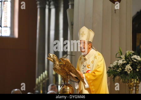 Dublin, Ireland. 17th April 2014. The Archbishop of Dublin Diarmuid Martin gives the homily. Dublin's Roman Catholic Archbishop Diarmuid Martin led the Chrism Mass in Dublin's St. Mary's Pro-Cathedral. The mass, that takes traditional place on Holy Thursday, sees the Holy Oils being blessed for the coming year. It was attended by clergy from all parishes in the diocese. Credit:  Michael Debets/Alamy Live News Stock Photo