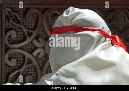 Close-up of a man, dressed in a white robe and hood on Palm Sunday during Semana Santa, Salamanca, Castilla y León, Spain. Stock Photo