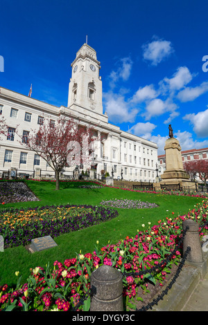 Barnsley Town Hall gardens and War Memorial Cenotaph, Barnsley, South Yorkshire, England, UK. Stock Photo