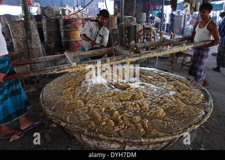 Dhaka, Bangladesh. 19th Mar, 2013. Mixing with big electric motor. © Zakir Hossain Chowdhury/NurPhoto/ZUMAPRESS.com/Alamy Live News Stock Photo