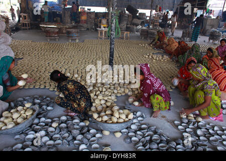 Dhaka, Bangladesh. 19th Mar, 2013. Soft mixture is putted in open place to get hard or solid. © Zakir Hossain Chowdhury/NurPhoto/ZUMAPRESS.com/Alamy Live News Stock Photo