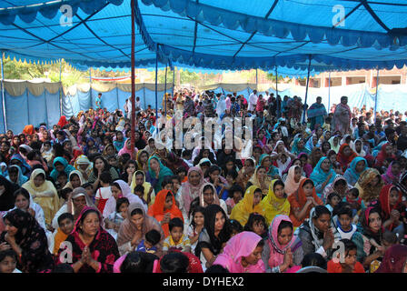 Lahore, Pakistan. 18th Apr, 2014. Pakistani Christians attend a Good Friday service at a church in eastern Pakistan's Lahore, April 18, 2014. Christian believers around the world mark the Holy Week of Easter in celebration of the crucifixion and resurrection of Jesus Christ. Credit:  Sajjad/Xinhua/Alamy Live News Stock Photo