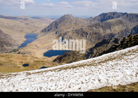 View from Y Garn to south east ridge, Ogwen valley, Tryfan and Glyderau in mountains of Snowdonia National Park North Wales UK Stock Photo