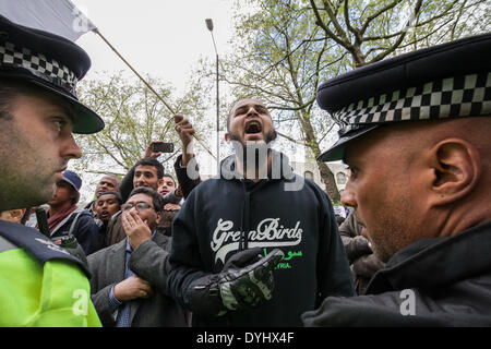 Radical Islamists and far-right groups clash outside Regents Park Mosque in London Stock Photo