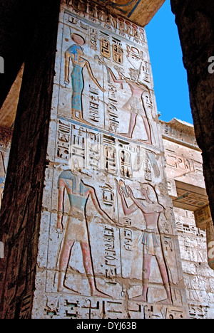 Temple of Ramses III (1198-1167 b.C. – XX° Dyn.) at Medinet Habu: reliefs on columns in the second courtyard Stock Photo