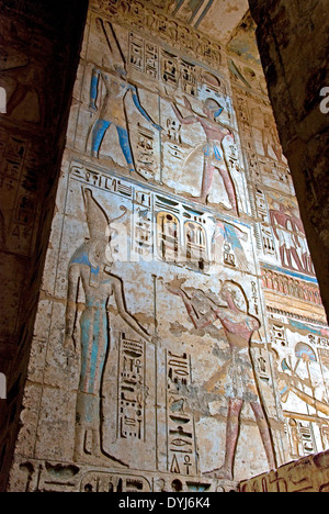 Temple of Ramses III (1198-1167 b.C. – XX° Dyn.) at Medinet Habu: reliefs on columns in the second courtyard Stock Photo