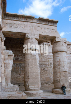 Temple of Ramses III (1198-1167 b.C. – XX° Dyn.) at Medinet Habu:the first courtyard. Stock Photo