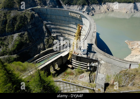 The Jvari hydroelectric dam on the Enguri or Inguri River located north of the Georgian town of Jvari and partially located in Abkhazia, the separatist region in the Republic of Georgia. Currently it is the world's second highest concrete arch dam with a height of 271.5 metres (891 ft) Stock Photo