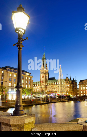 Weihnachtsmarkt am Rathaus in Hamburg, Deutschland, Europa, Christmas market and town hall in Hamburg, Germany Stock Photo