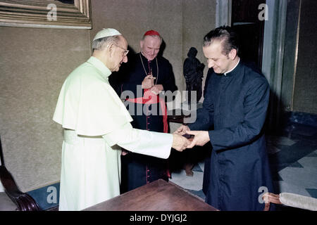 Pope Paul Vi , Cardinal Wojtyla and Don Stanislaw Dziwisz Audience of the 13th March 1977 Stock Photo