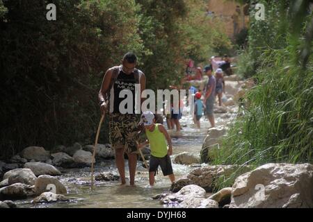 Jericho, Wadi Kelt. 19th Apr, 2014. Tourists wade in the spring of Ein Fara, the upper spring of Wadi Kelt, in the Nahal Prat Nature Reserve near the West Bank city of Jericho on April 19, 2014. Wadi Kelt is a valley running west to east across the Judean desert in the West Bank, originating near Jerusalem and terminating near Jericho. © Mamoun Wazwaz/Xinhua/Alamy Live News Stock Photo