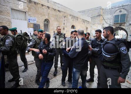 Jerusalem, Jerusalem, Palestinian Territory. 20th Apr, 2014. Israeli policemen detain a Palestinian protester during clashes in Jerusalem's Old City, April 20, 2014. Dozens of Palestinian worshipers were wounded and 25 were detained after clashes broke outside the Al-Aqsa compound when Israeli police denied hundreds of worshippers access to the compound during the visit of Likud member of Knesset Moshe Feiglin © Saeed Qaq/APA Images/ZUMAPRESS.com/Alamy Live News Stock Photo