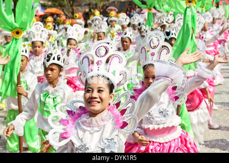 Santo Tomas, Pampanga, Philippines. 20th Apr, 2014. A lady holding on ...