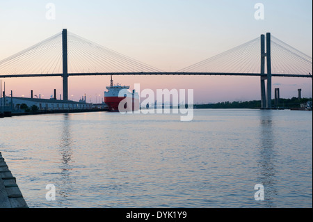 USA Georgia GA Savannah Container cargo ships ply the Savannah River to off load and load at the Port of Savannah Stock Photo