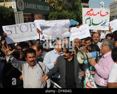 LAHORE,PAKISTAN-APRIL 20: Pakistani Journalists chant slogans against dastardly attack on Private T.V Channel senior anchorperson Hamid Mir during protest demonstration arranged by Federal Union of Journalists at Lahore on April 20, 2014. (Photo by Rana Sajid Hussain/Pacific Press) Stock Photo