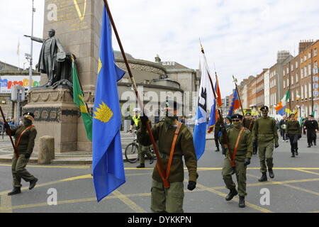 Dublin, Ireland. 21st April 2014. The Republican Sinn Fein colour party marches past the Parnell Monument on O'Connell Street. Republican Sinn Fein held a commemoration of the 98th anniversary of the Easter Rising of 1916. The party supporters and a colour party marched from the Garden of Remembrance to the General Post office (GPO) for a rally. Credit:  Michael Debets/Alamy Live News Stock Photo