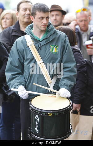 Dublin, Ireland. 21st April 2014. Close-up of a drummer of the Flute band Pride of Eireann. Republican Sinn Fein held a commemoration of the 98th anniversary of the Easter Rising of 1916. The party supporters and a colour party marched from the Garden of Remembrance to the General Post office (GPO) for a rally. Credit:  Michael Debets/Alamy Live News Stock Photo