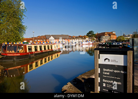 Stratford upon Avon canal ends at Bancroft Basin in the centre of the town, it is the link between canal and River Avon. Stock Photo