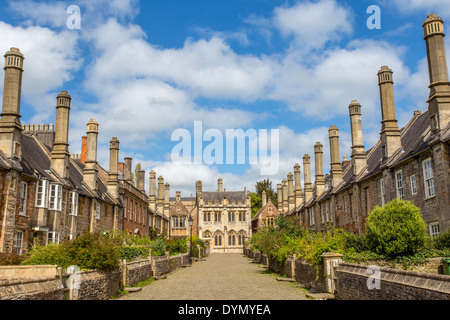 Historic Vicars' Close road and library, Wells, Somerset Stock Photo