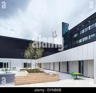 Manchester School of Art at MMU, Manchester, United Kingdom. Architect: Feilden Clegg Bradley Studios LLP, 2014. Exterior courty Stock Photo