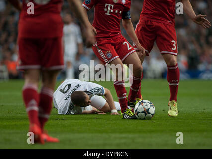 Madrid, Spain. 23rd Apr, 2014. Real Madrid's Karim Benzema (Bottom) falls to the ground during the UEFA Champion League semi-final first leg soccer match against Bayern Munich in Madrid, Spain, April 23, 2014. Real Madrid won the match 1-0. © Xie Haining/Xinhua/Alamy Live News Stock Photo