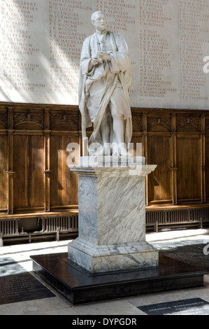 Statue of Sir Isaac Newton in the Chapel of Trinity College, Cambridge Stock Photo