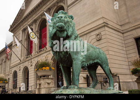 Art Institute of Chicago western entrance on Michigan Avenue guarded by two bronze lion statues created by sculpture Edward Kemeys. Stock Photo