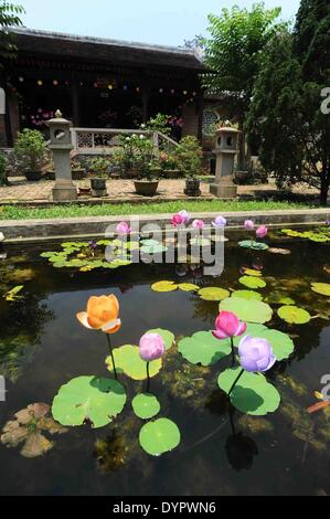 Hue. 24th Apr, 2014. Photo taken on April 24, 2014 shows paper flower products in Thua Thien-Hue, Vietnam. Paper flower products are used for worshipping and displaying. © VNA/Xinhua/Alamy Live News Stock Photo