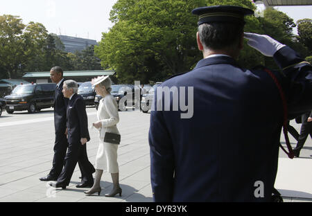 Tokyo, TOKYO, JAPAN. 24th Apr, 2014. US President Barack Obama (L), Japan's Emperor Akihito (C) and Emperss Michiko are on the way for the welcoming ceremony at the Imperial Palace in Tokyo, Japan, 24 April 2014. US President Barack Obama arrived in Japan at night 23 April for a three-day state visit amid growing concerns over North Korea's nuclear programs and China's assertiveness in the East China Sea. Obama last visited the country in November 2010. Credit:  Kimimasa Mayama/Jana Press/ZUMAPRESS.com/Alamy Live News Stock Photo